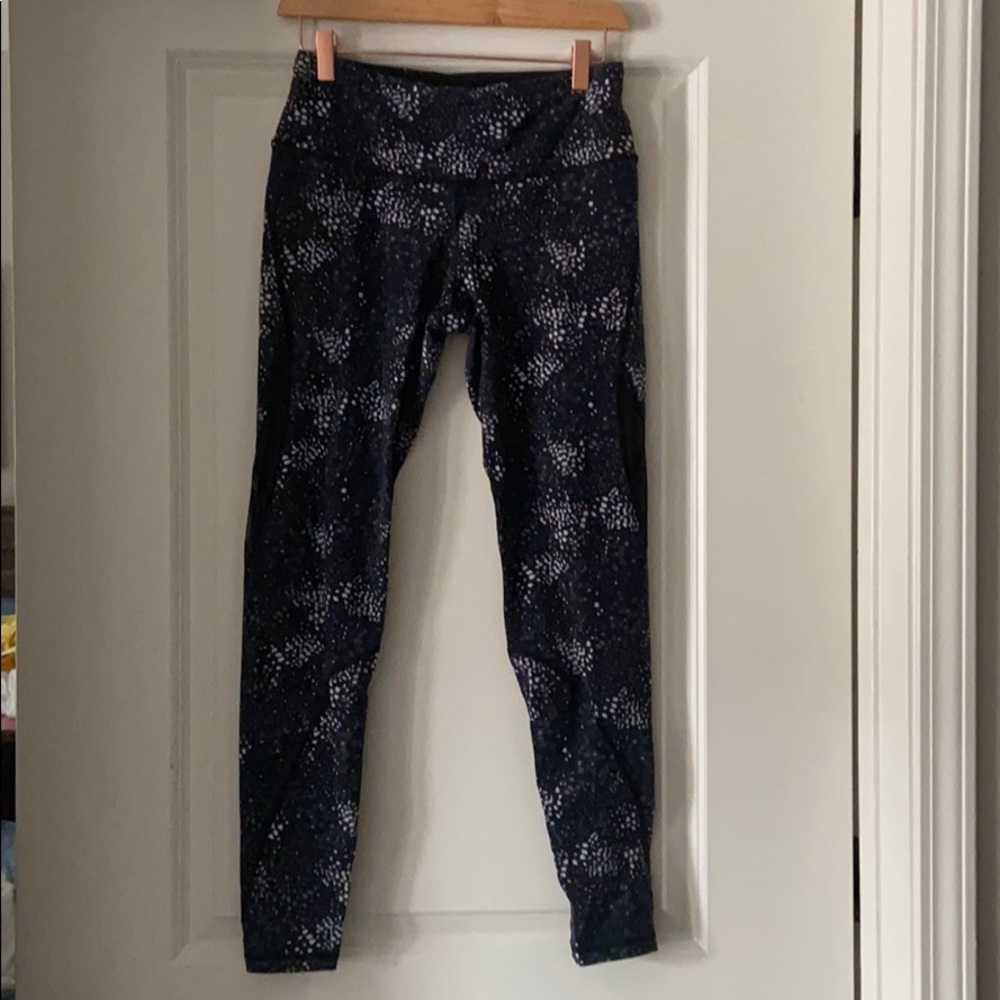 Victoria’s Secret printed mesh knockout legging